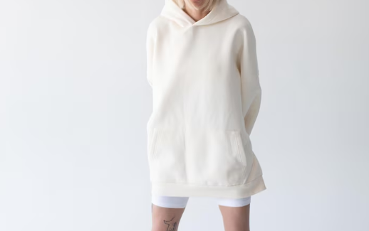 Nyaman Sepanjang Hari dengan Sweater Panjang Selutut Kekinian